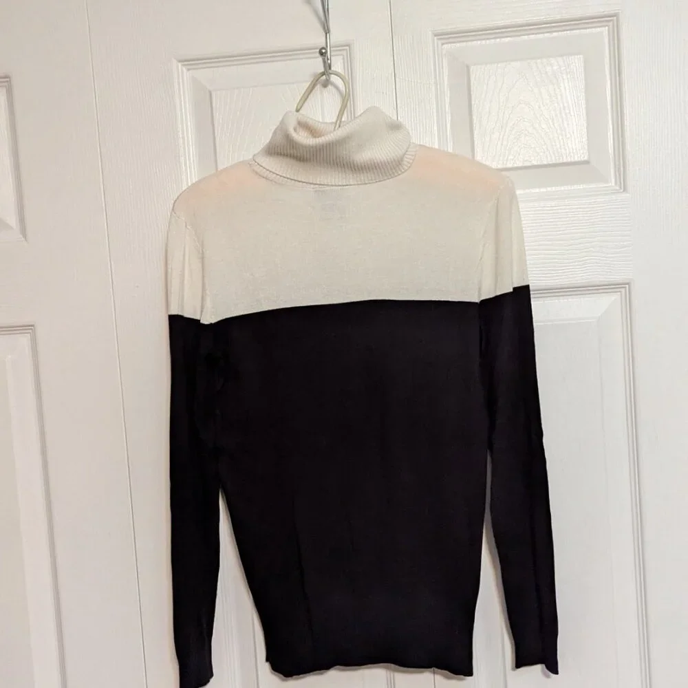 Colorblock Sweater - Picture 4 of 5